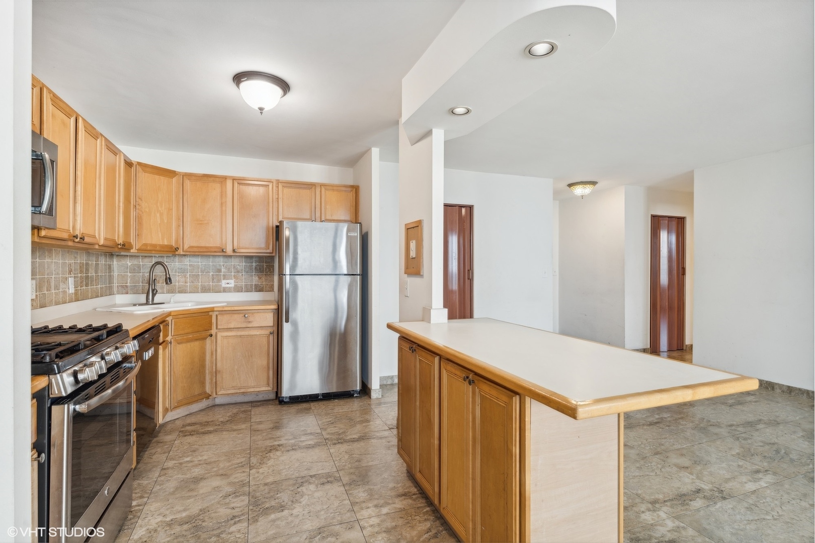 400 East Randolph Street, Unit 2525 Chicago, IL 60601 - Photo 9 of 23 a kitchen with a refrigerator a sink and a stove