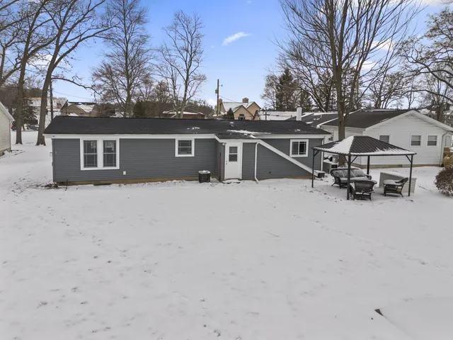 $350,000 | 31486 County Line Road, Dowagiac, MI 49047