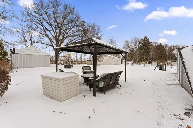 $350,000 | 31486 County Line Road, Dowagiac, MI 49047