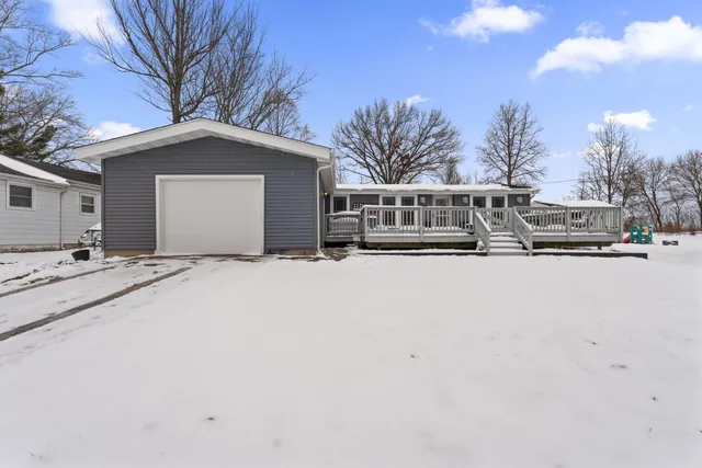 $350,000 | 31486 County Line Road, Dowagiac, MI 49047