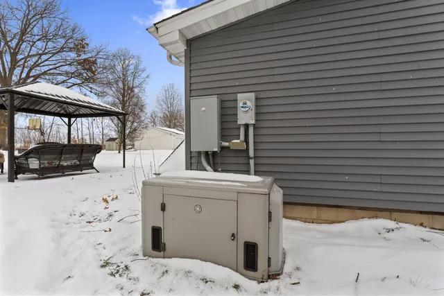 $350,000 | 31486 County Line Road, Dowagiac, MI 49047