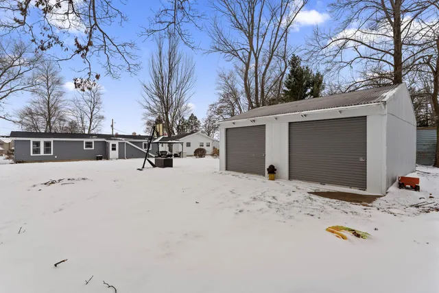 $350,000 | 31486 County Line Road, Dowagiac, MI 49047