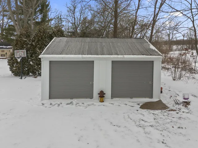 $350,000 | 31486 County Line Road, Dowagiac, MI 49047