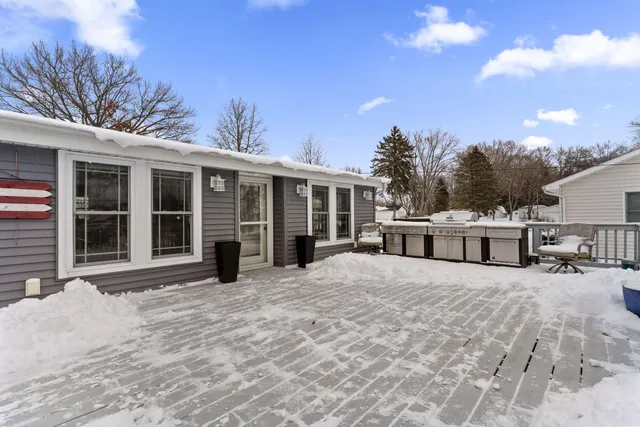 $350,000 | 31486 County Line Road, Dowagiac, MI 49047