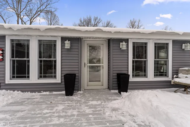 $350,000 | 31486 County Line Road, Dowagiac, MI 49047