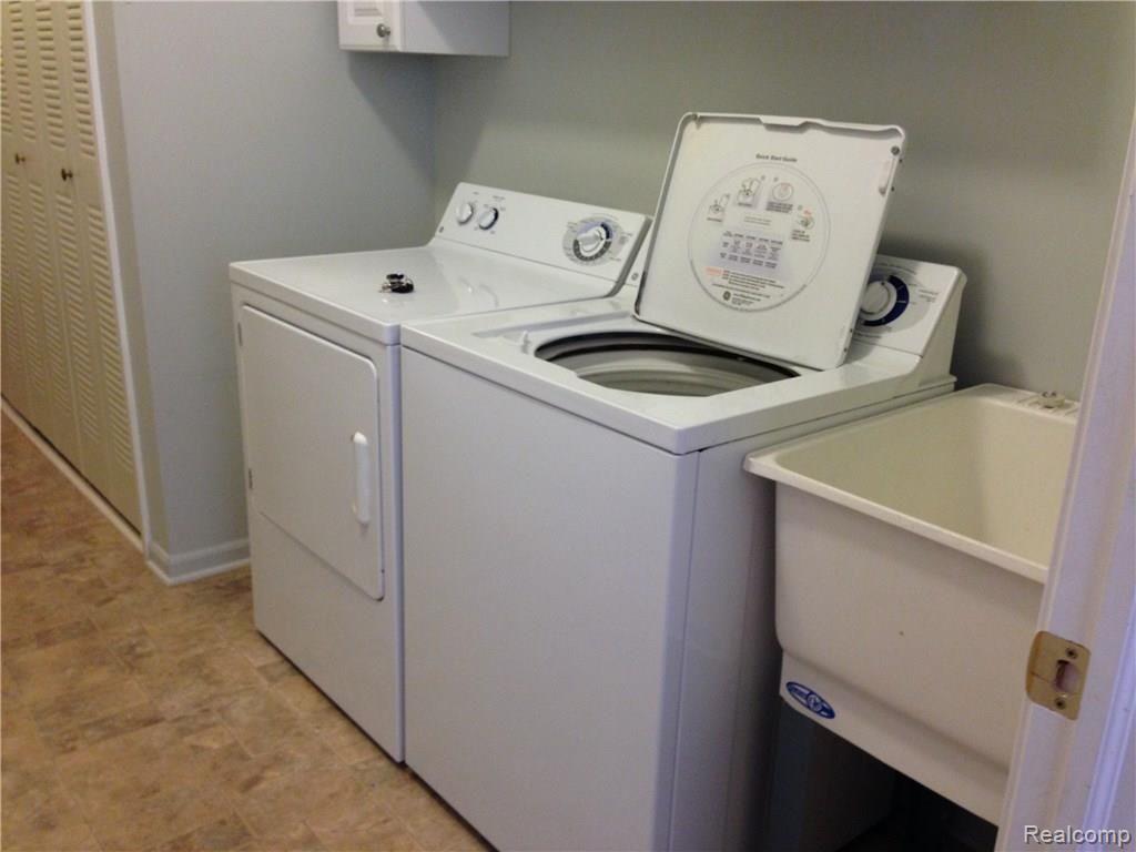 46136 Rhodes Drive Macomb, MI 48044 - Photo 22 of 23 Laundry room .jpg