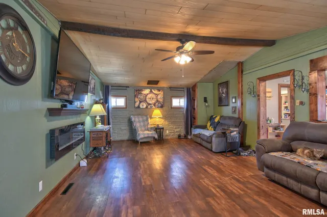 $144,900 | 301 South Curtis Street, Edinburg, IL 62531