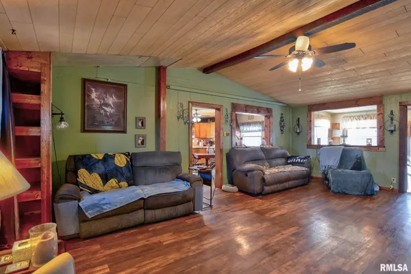 $144,900 | 301 South Curtis Street, Edinburg, IL 62531