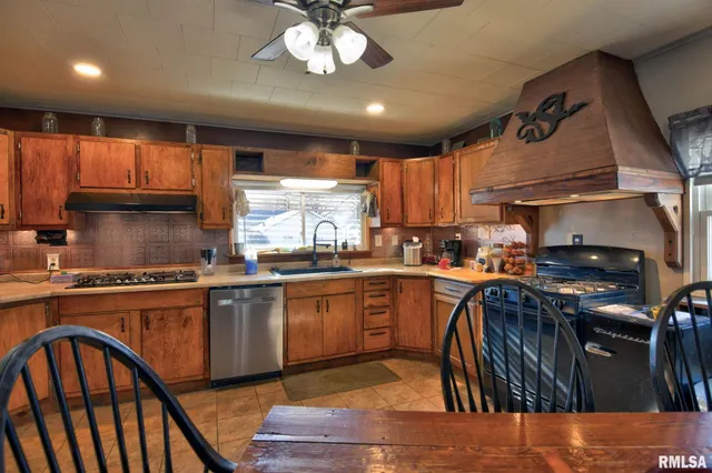 $144,900 | 301 South Curtis Street, Edinburg, IL 62531