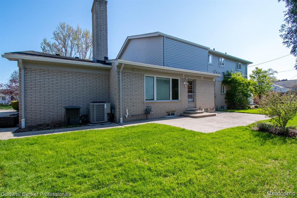 65 South Duval Road Grosse Pointe Shores, MI 48236 - Photo 35 of 40