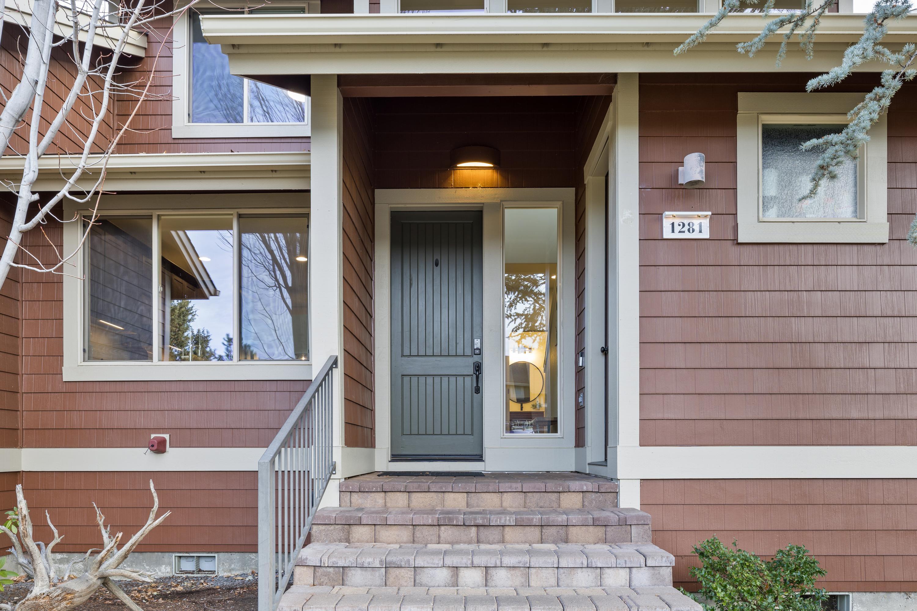 1281 Highland View Loop Redmond, OR 97756 - Photo 33 of 42 Welcome home!