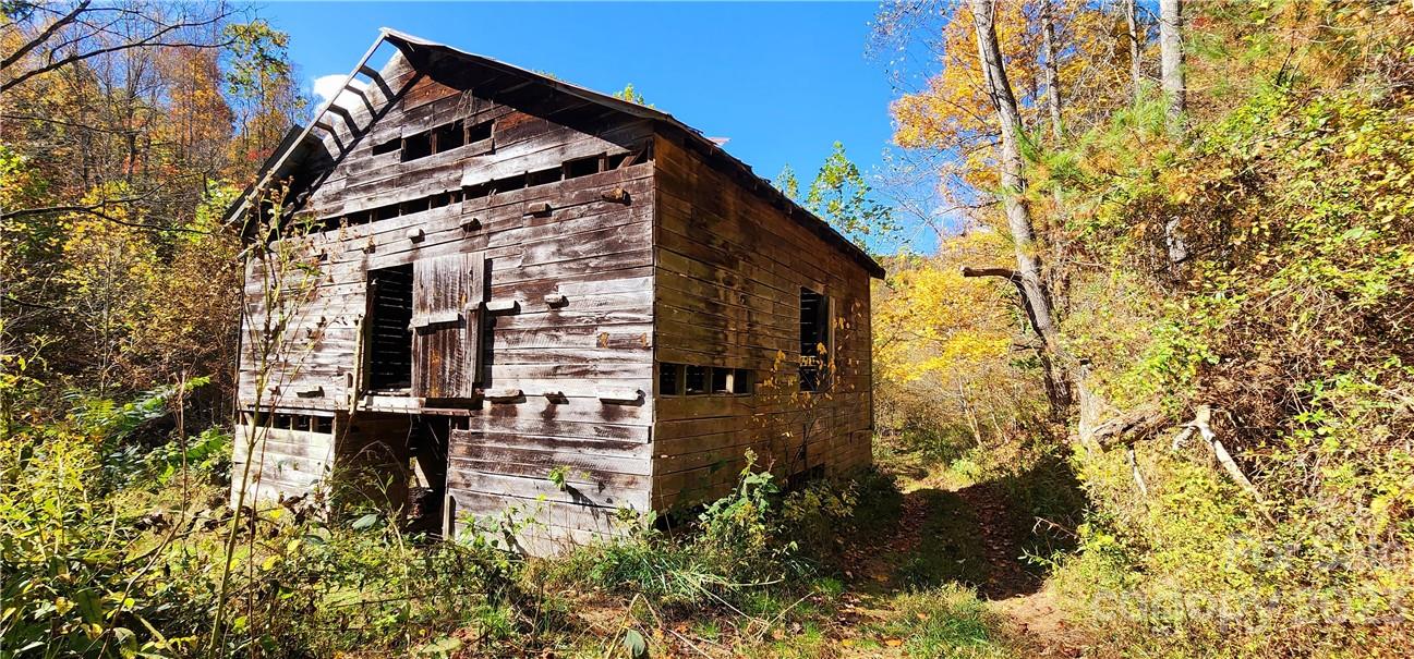 201 Clifford Fowler Road Hot Springs, NC 28743 - Photo 3 of 47 a backyard of a house with table and chairs