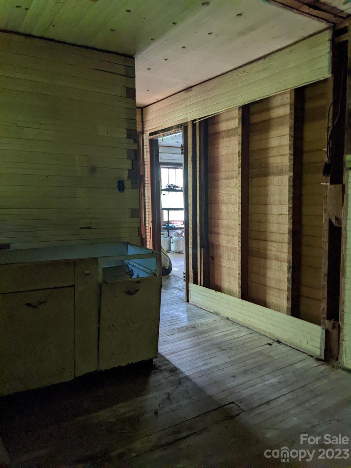 201 Clifford Fowler Road Hot Springs, NC 28743 - Photo 43 of 47 a living room with furniture