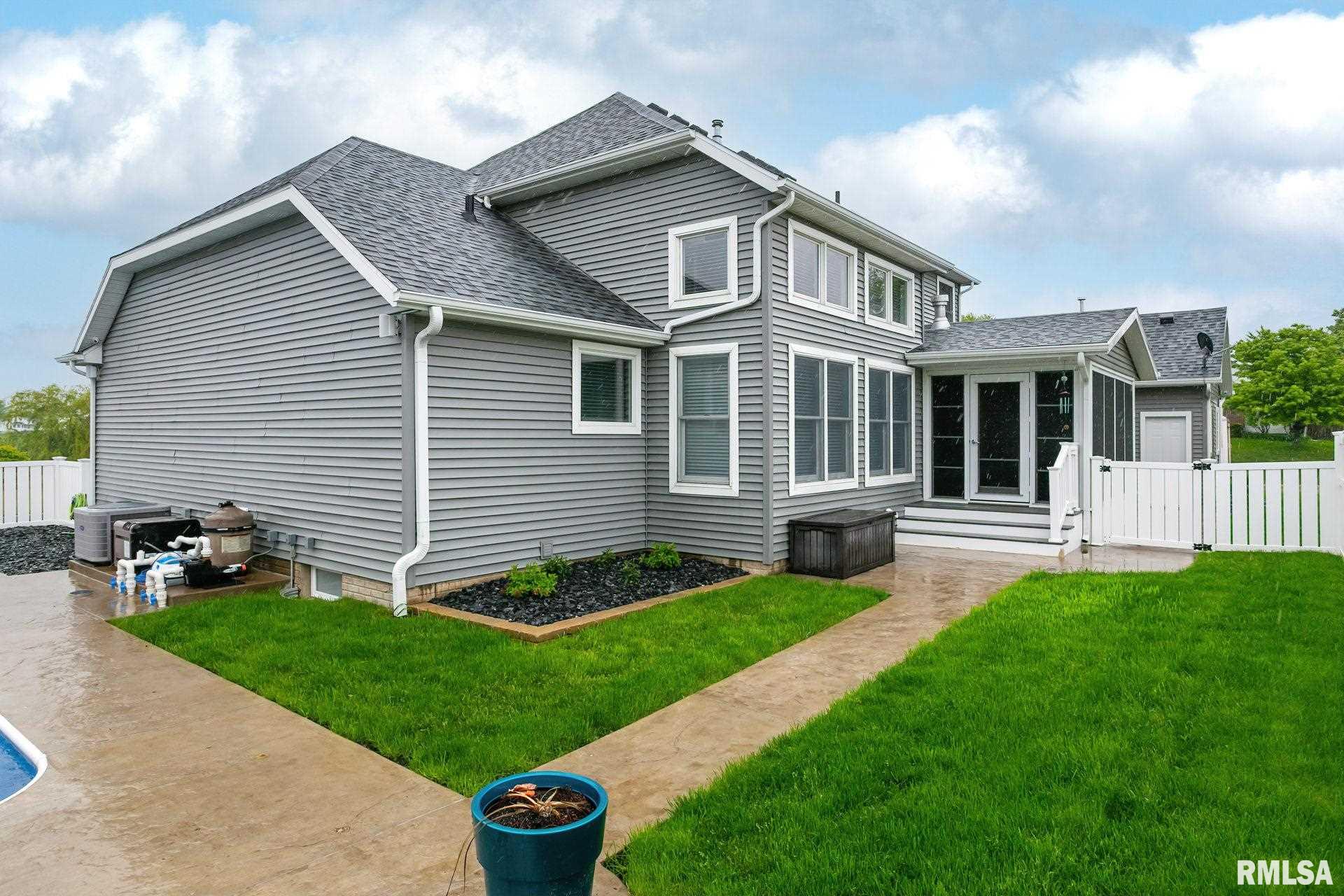 1105 West Spring Street Eldridge, IA 52748 - Photo 3 of 49 Gallery Image 3