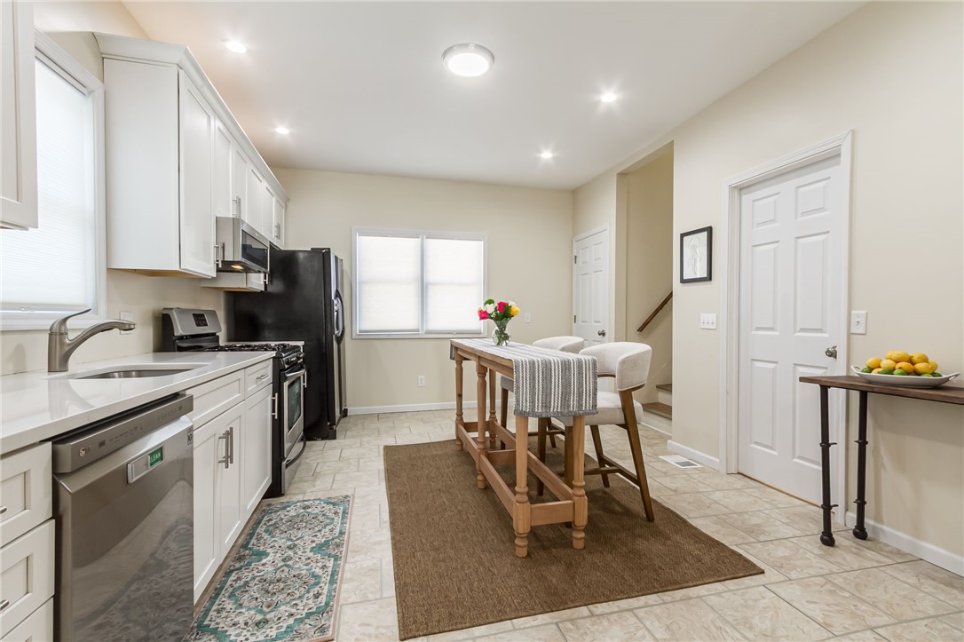 210 Henrietta Street Rochester, NY 14620 - Photo 15 of 30