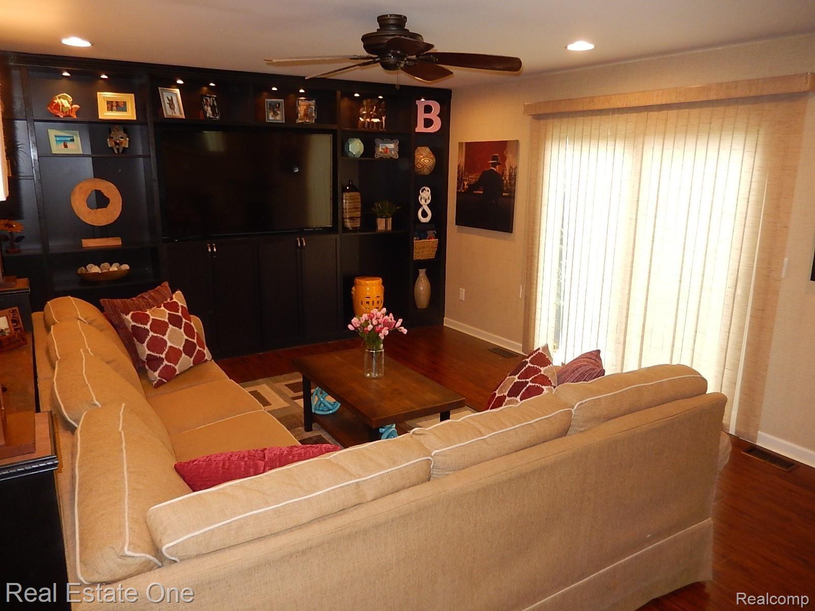 950 Cobblers Road Waterford, MI 48327 - Photo 14 of 29 Family View 2.JPG
