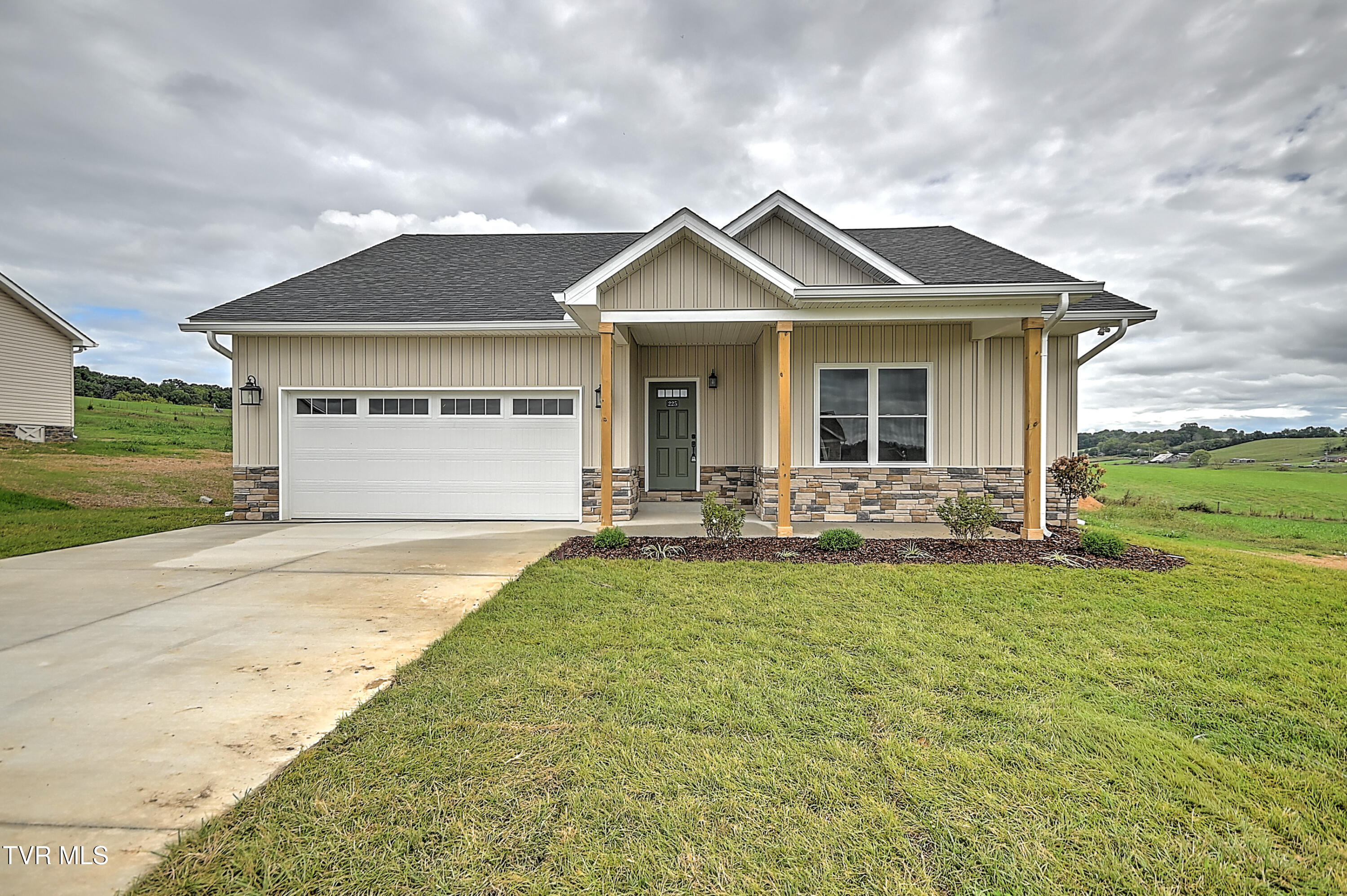 185 Red Tail Ridge Greeneville, TN 37743 - Photo 4 of 52 225 Red Tail Ridge JK-3