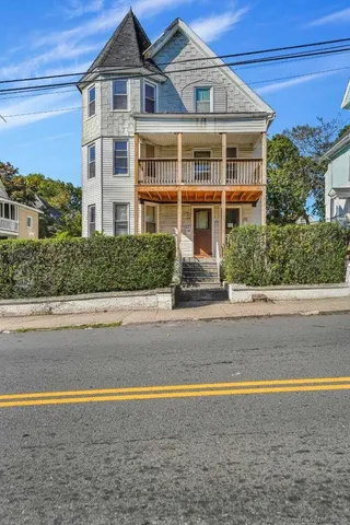 $1,450 | 221 Willow Street, Waterbury, CT 06710