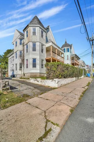 $1,450 | 221 Willow Street, Waterbury, CT 06710