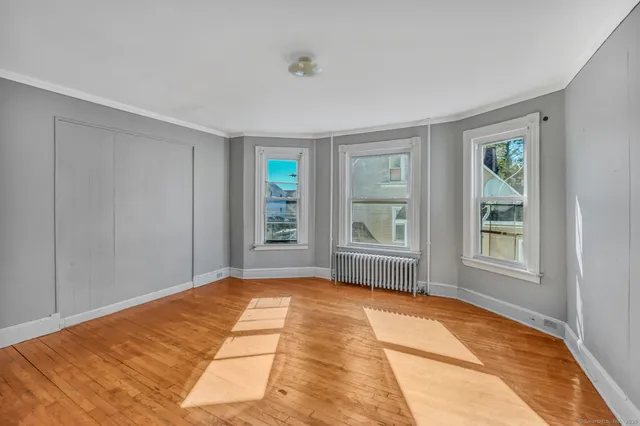 $1,450 | 221 Willow Street, Waterbury, CT 06710