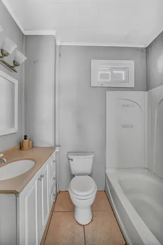 $1,450 | 221 Willow Street, Waterbury, CT 06710