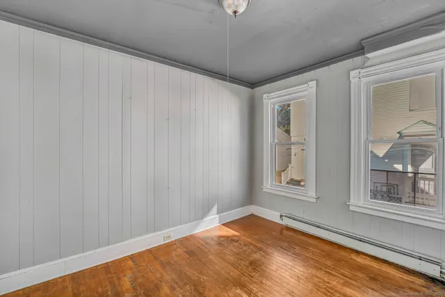 $1,450 | 221 Willow Street, Waterbury, CT 06710
