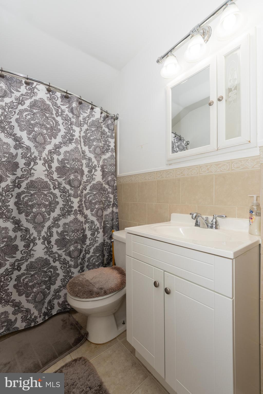 1956 Stanhope Road Baltimore, MD 21222 - Photo 17 of 26 Full bathroom view 1