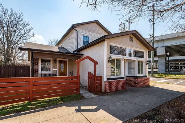 $330,000 | 431 West Market Street, Jeffersonville, IN 47130