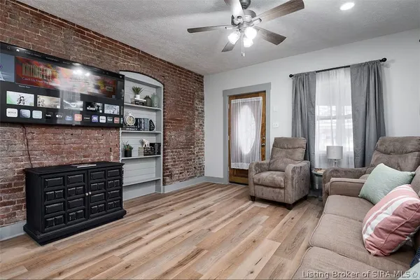 $330,000 | 431 West Market Street, Jeffersonville, IN 47130