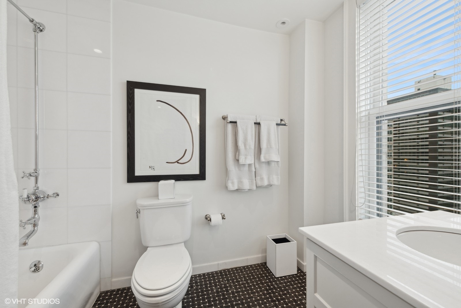 3100 North Sheridan Road, Unit 9C Chicago, IL 60657 - Photo 28 of 37