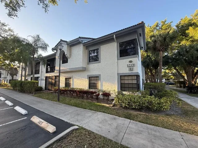$209,000 | 5414 Venetia Court, Unit H, Boynton Beach, FL 33437
