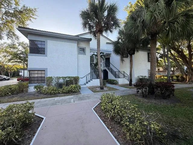 $209,000 | 5414 Venetia Court, Unit H, Boynton Beach, FL 33437