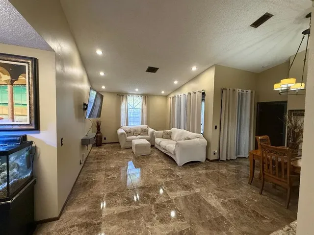 $209,000 | 5414 Venetia Court, Unit H, Boynton Beach, FL 33437