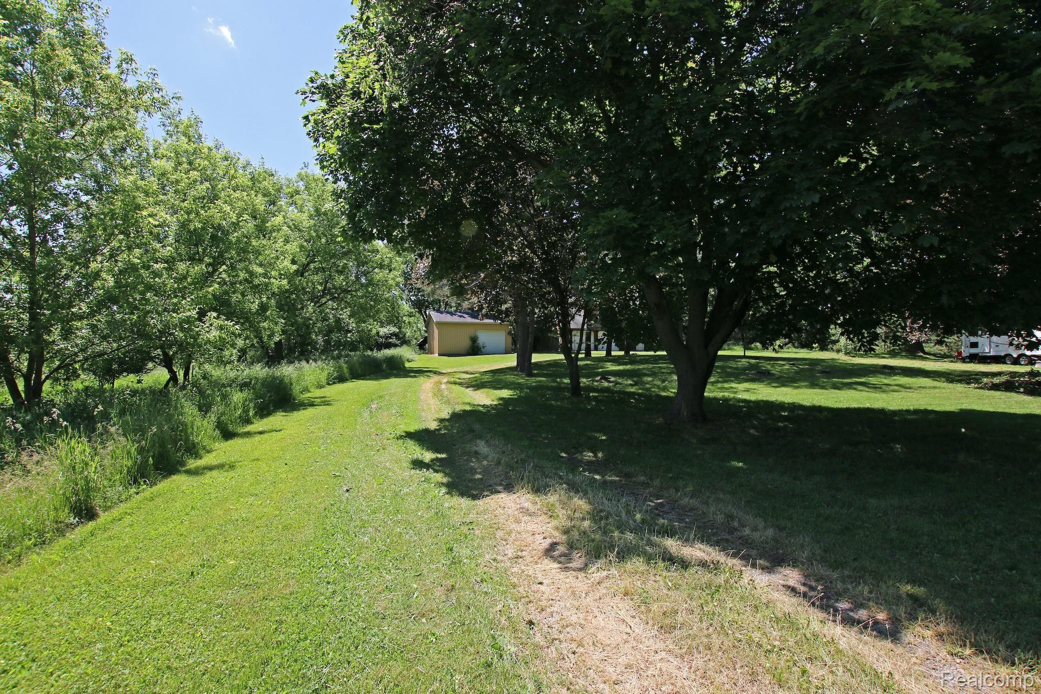 5238 Washburn Road Goodrich, MI 48438 - Photo 54 of 68 21) Circle Driveway.jpg
