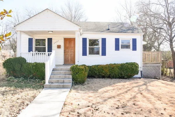 $189,000 | 2427 Ravenwood Avenue Northwest, Roanoke, VA 24012