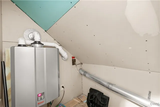 $209,900 | 431 Van Rensselaer Road, Utica, NY 13502