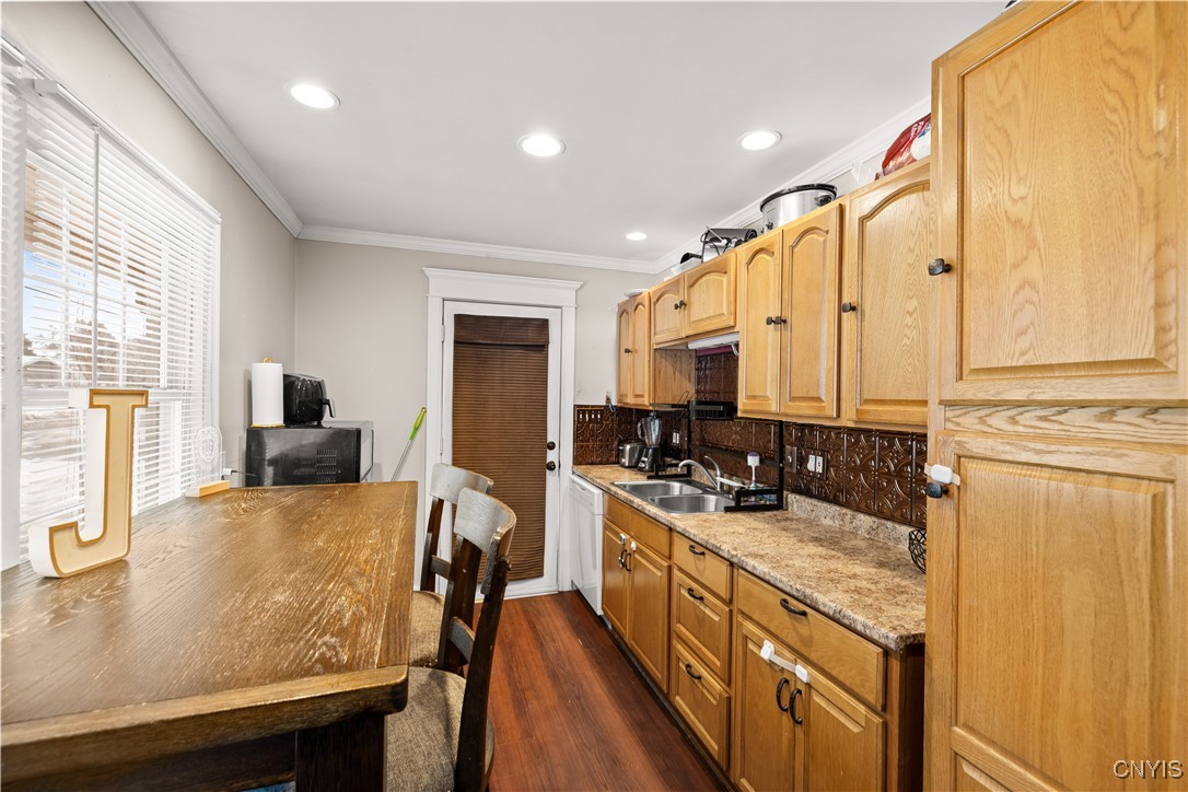 431 Van Rensselaer Road Utica, NY 13502 - Photo 5 of 25