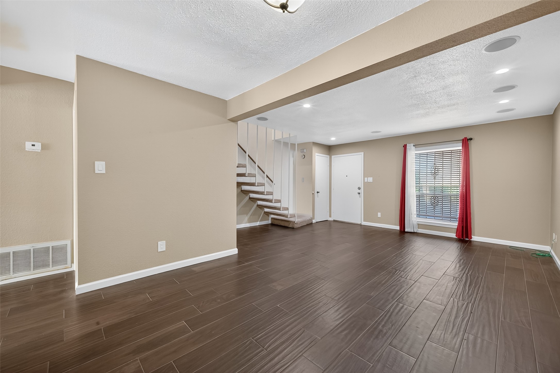 6111 Beverly Hill Street, Unit 28 Houston, TX 77057 - Photo 3 of 13
