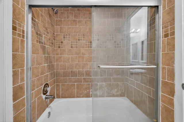 $1,500 | 6111 Beverly Hill Street, Unit 28, Houston, TX 77057