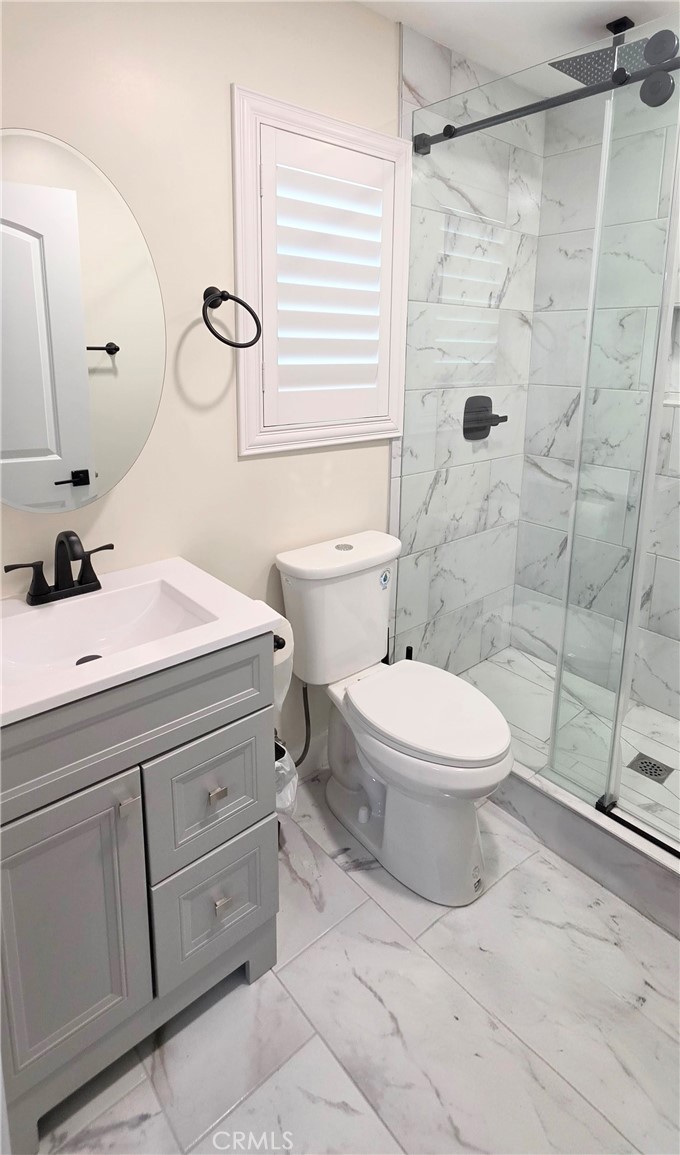 402 Findlay Montebello, CA 90640 - Photo 23 of 33 Main bedroom bathroom