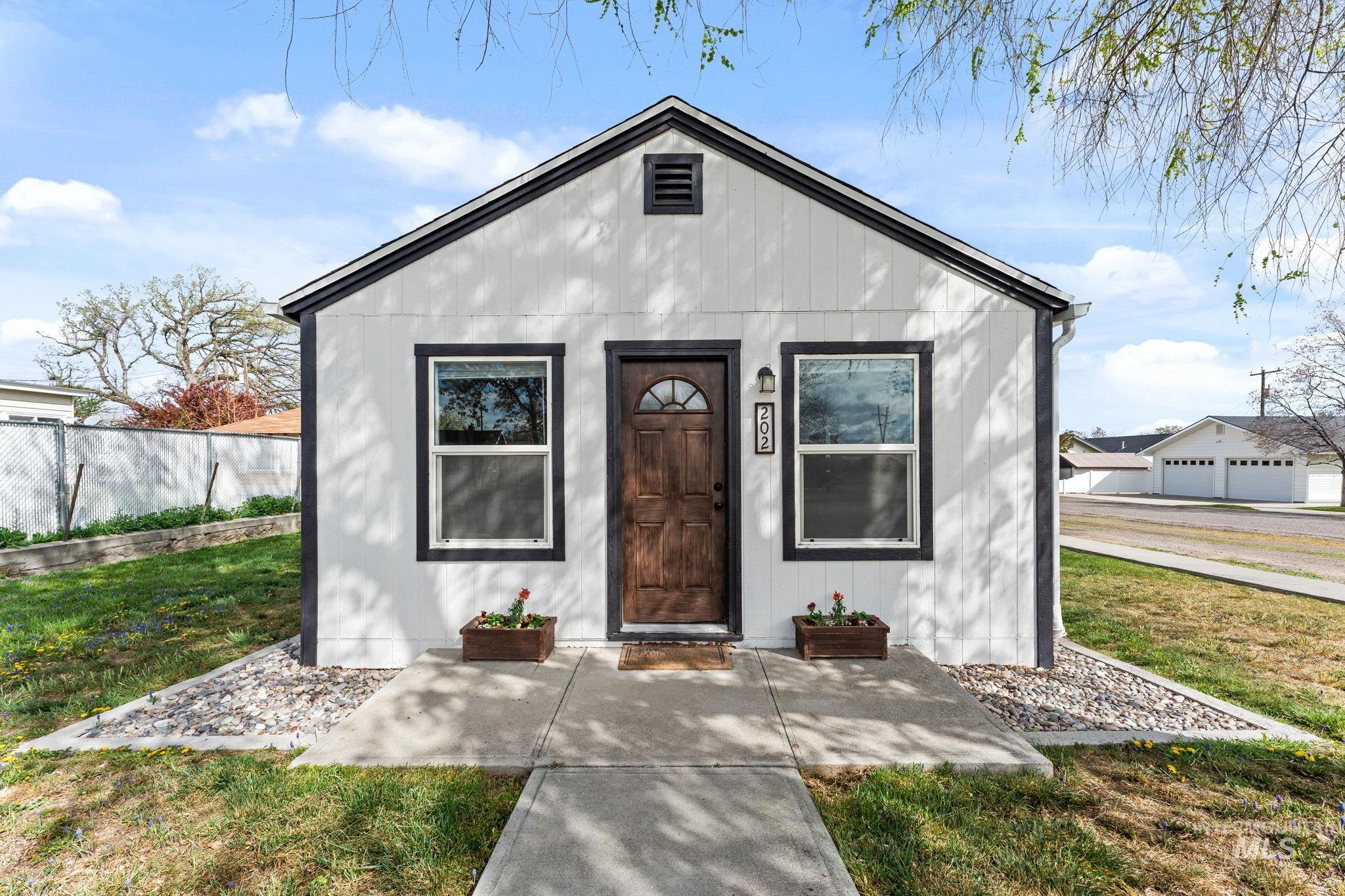 202 6th Street Filer, ID 83328 - Photo 1 of 29