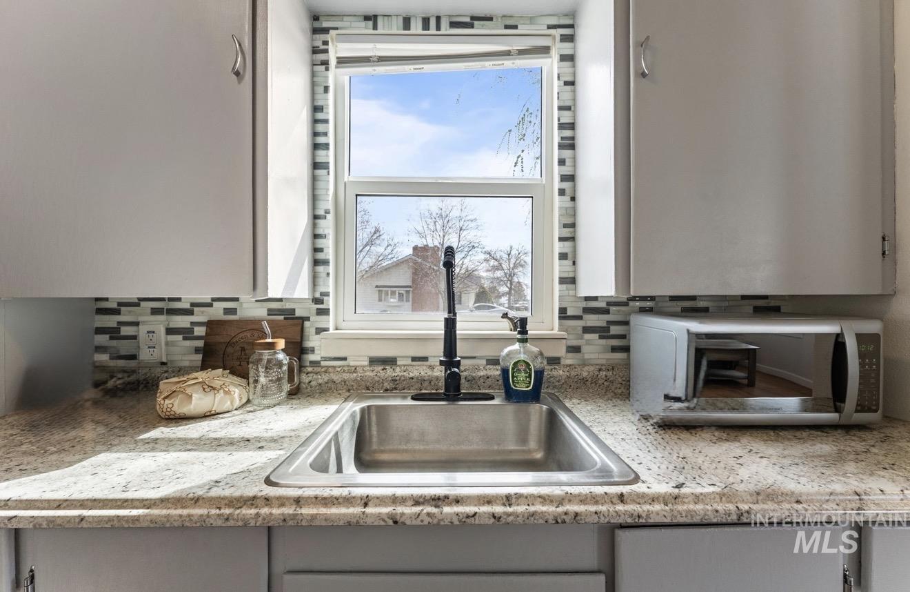 202 6th Street Filer, ID 83328 - Photo 13 of 29