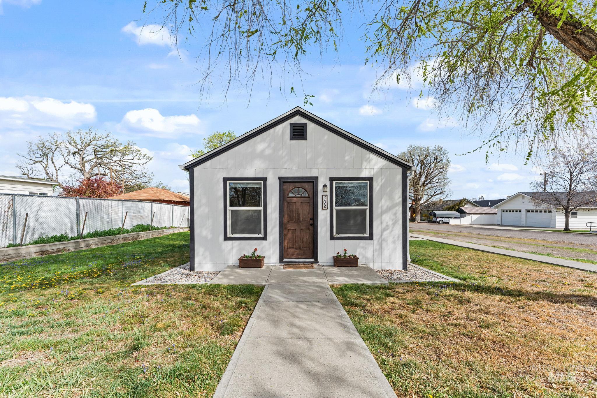 202 6th Street Filer, ID 83328 - Photo 3 of 29