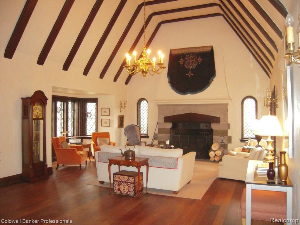 18055 Hamilton Road Highland Park, MI 48203 - Photo 6 of 40 7 Great Room.jpg