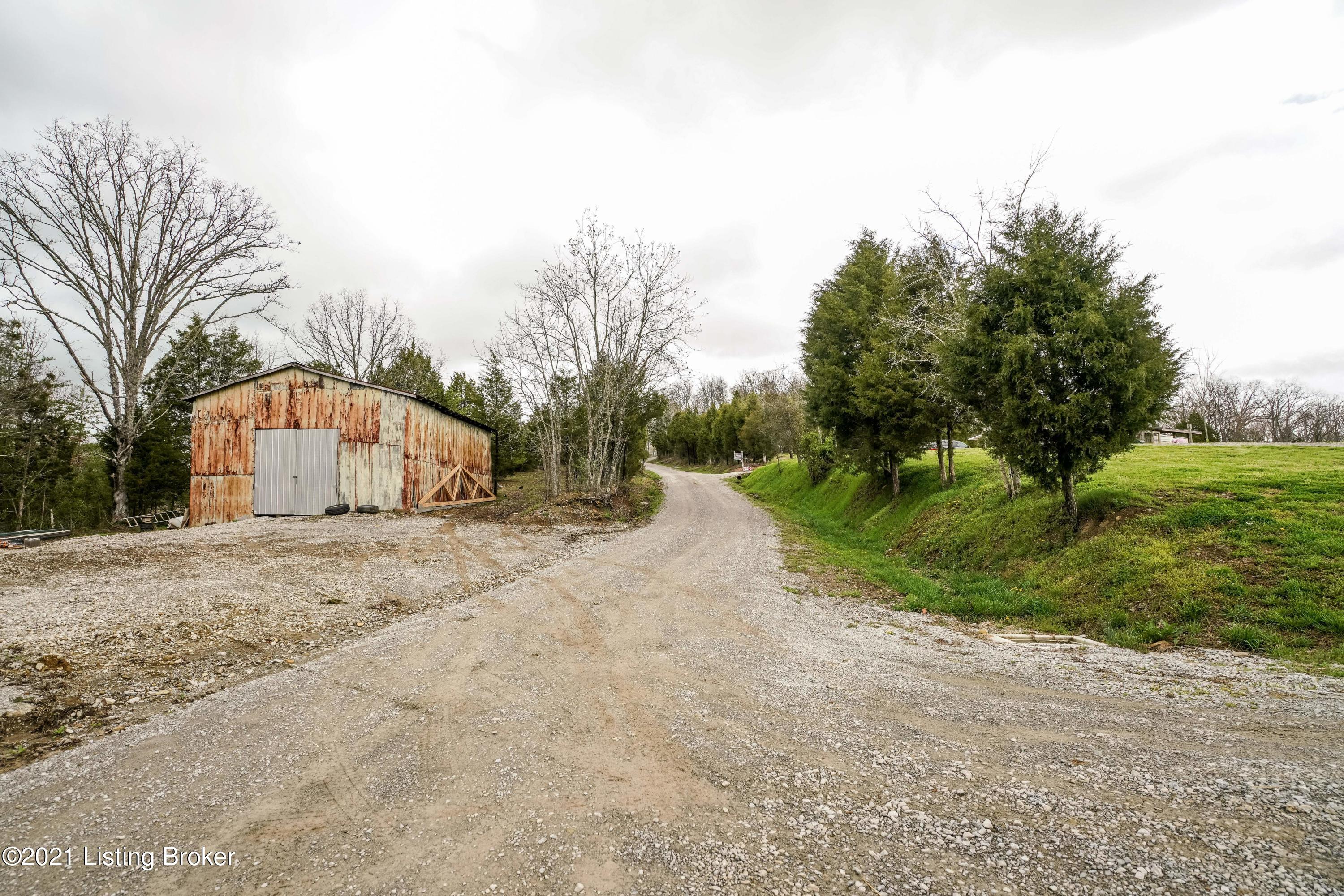1015 Charlie Huffman Road Clarkson, KY 42726 - Photo 31 of 39 035-1015-35