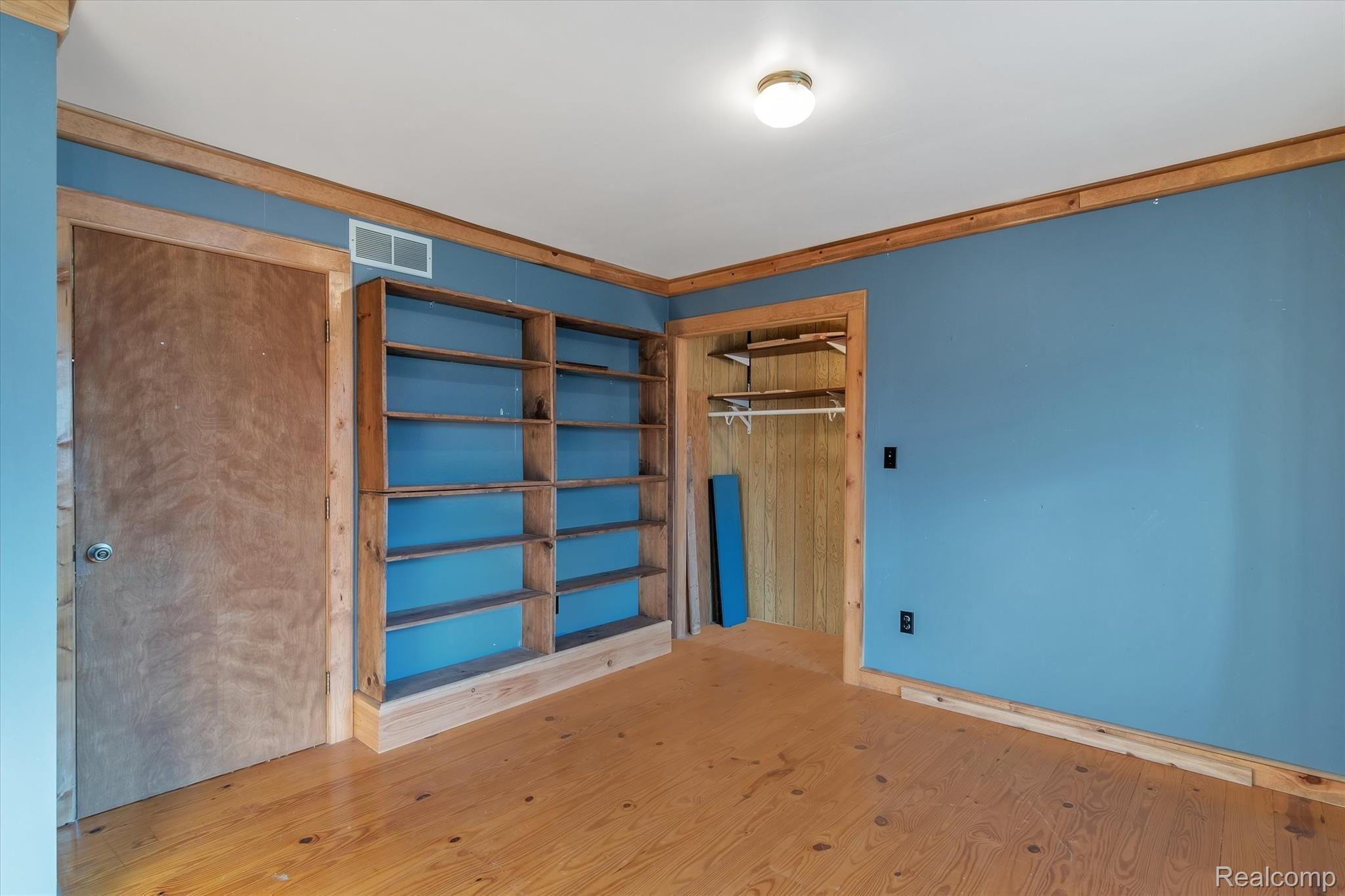 47111 Hull Road Belleville, MI 48111 - Photo 24 of 46 More bookshelves!