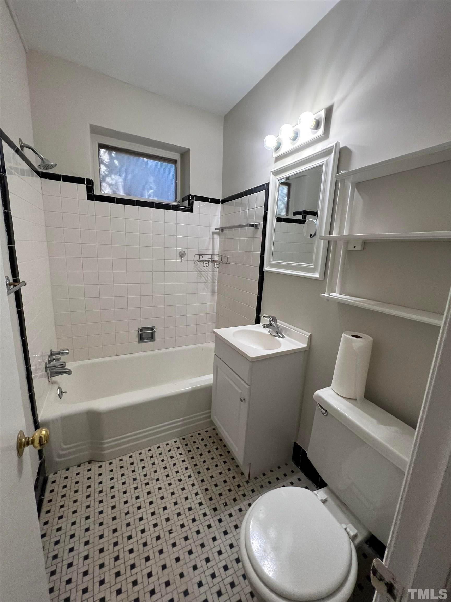 913 Brookwood Drive Raleigh, NC 27607 - Photo 13 of 23 a bathroom with a toilet a sink and bathtub