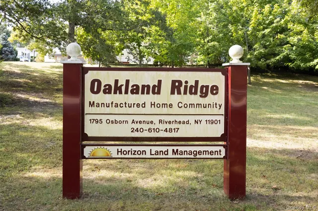 a sign that is sitting on a brick wall