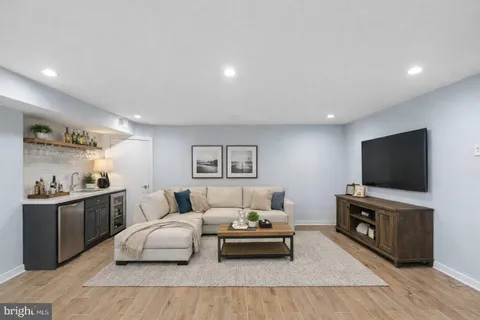 $1,200,000 | 869 Corinthian Avenue, Unit 3, Philadelphia, PA 19130