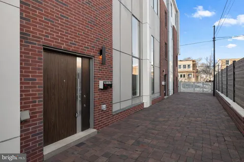 $1,200,000 | 869 Corinthian Avenue, Unit 3, Philadelphia, PA 19130